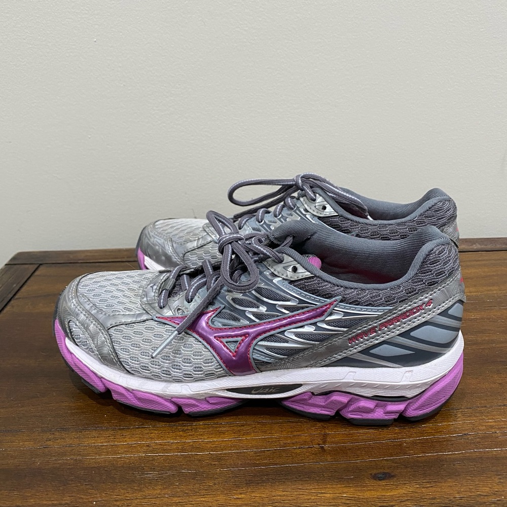 Mizuno Purple Tennis Shoes size 7